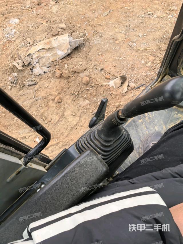 座椅左側(cè)控制臺/音響/含左手柄（駕駛室部分）