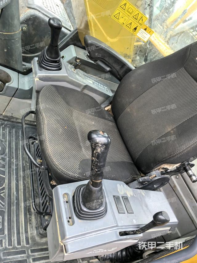 后窗玻璃角標(biāo)（駕駛室部分）