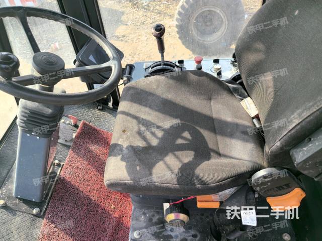 后玻璃角標(biāo)（壓路機(jī)駕駛室）