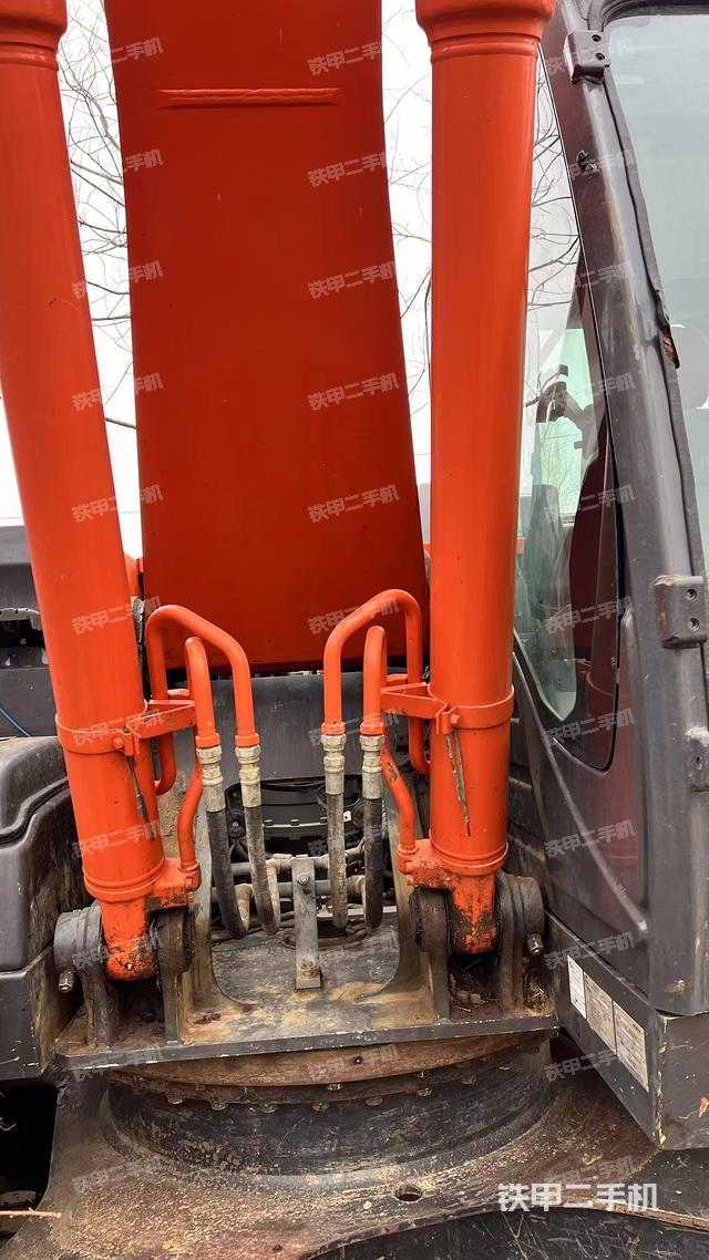 大臂油缸整體?豎拍（工作和回轉(zhuǎn)裝置）