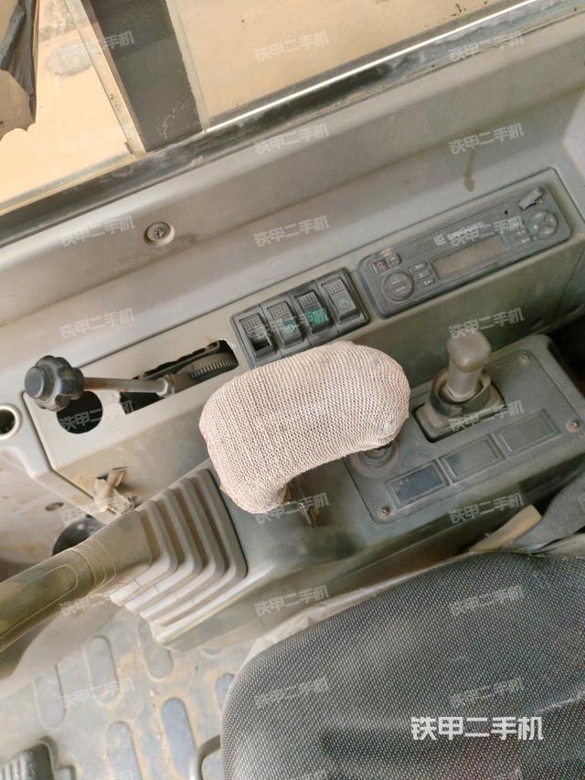 座椅右側(cè)控制臺/鑰匙門/油門/含右手柄（駕駛室部分）