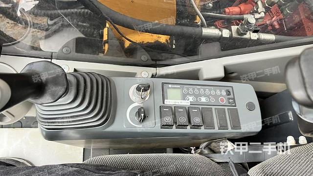 座椅右側(cè)控制臺/鑰匙門/油門/含右手柄(駕駛室部分) 座椅右側(cè)控制臺/鑰匙門/油門/含右手柄(駕駛室部分)