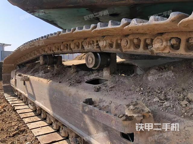 單側(cè)履帶整體(整機外觀) 單側(cè)履帶整體(整機外觀)