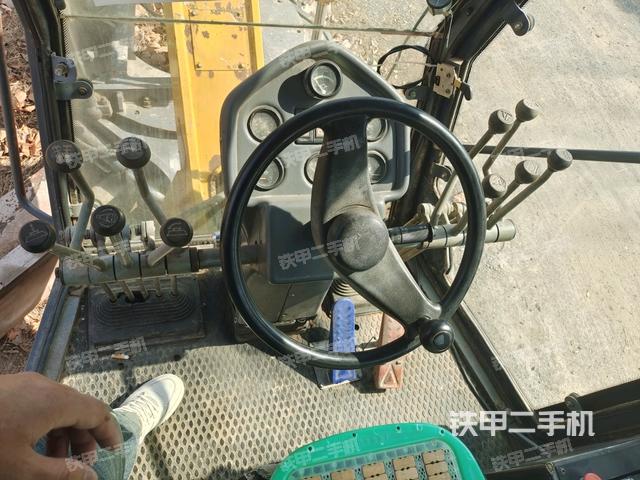 駕駛室內(nèi)部（駕駛室/操作室）