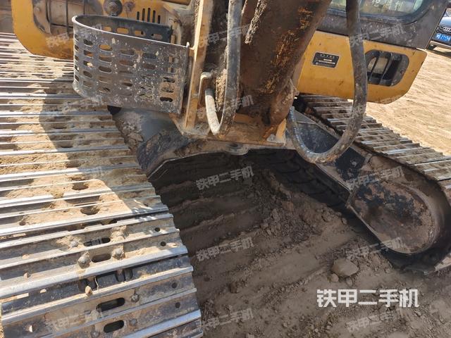 轉盤和下車架正前(工作和回轉裝置) 轉盤和下車架正前(工作和回轉裝置)