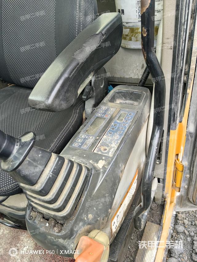 座椅左側(cè)控制臺(tái)/音響/含左手柄（駕駛室部分）