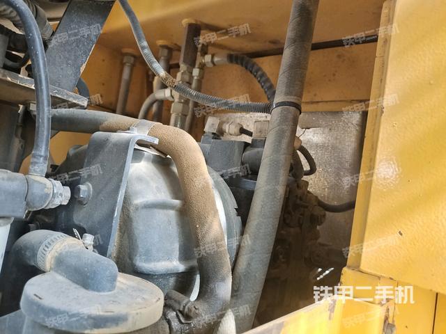 發(fā)動(dòng)機(jī)艙液壓泵全景（壓路機(jī)發(fā)動(dòng)機(jī)艙）