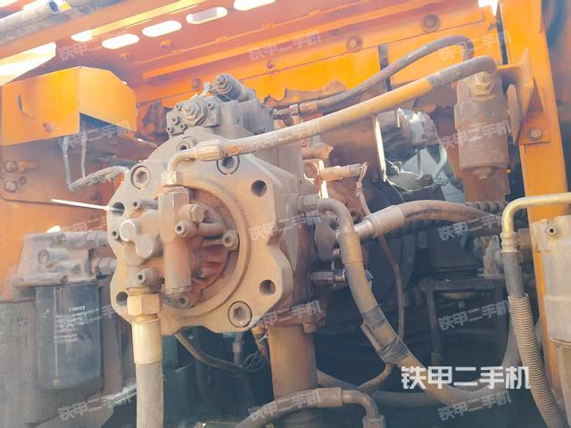 液壓泵艙室正面整體（整機(jī)外觀）