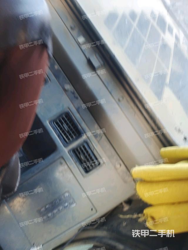 座椅左側(cè)控制臺/音響/含左手柄（駕駛室部分）