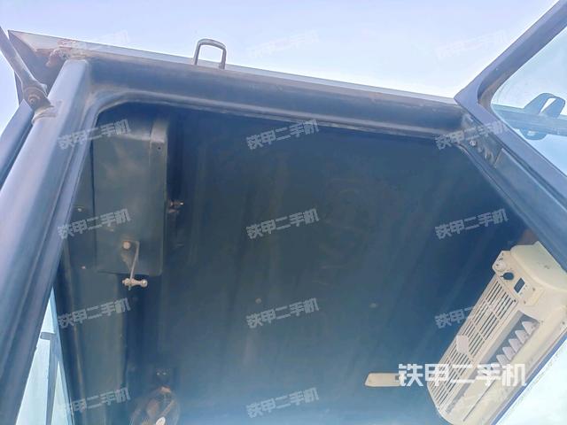 駕駛室正側(cè)(駕駛室/操作室) 駕駛室正側(cè)(駕駛室/操作室)