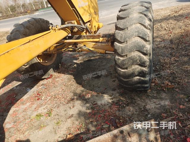 右引導(dǎo)輪/右前輪(行走機(jī)構(gòu)) 右引導(dǎo)輪/右前輪(行走機(jī)構(gòu))