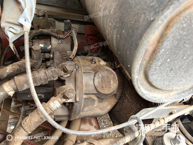 液壓泵艙室正面整體（整機外觀）