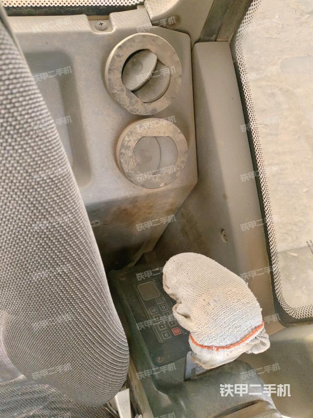 座椅左側(cè)控制臺/音響/含左手柄（駕駛室部分）