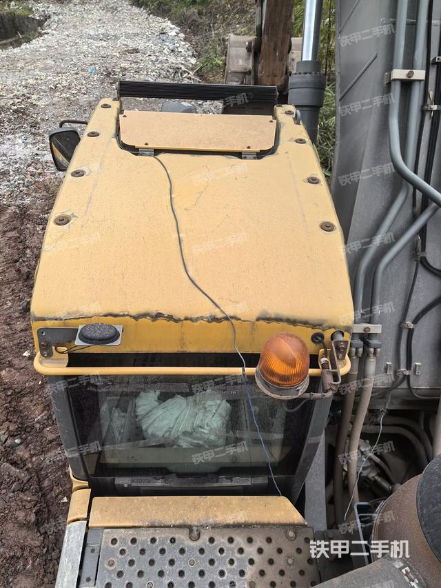 驾驶室顶部（整机外观）