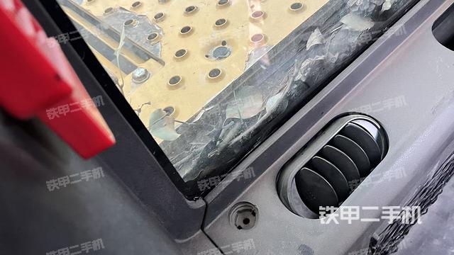 后窗玻璃角標(biāo)(駕駛室部分) 后窗玻璃角標(biāo)(駕駛室部分)