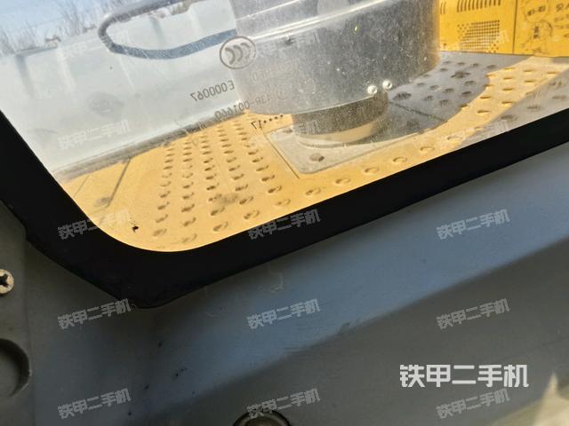 后窗玻璃角標（駕駛室部分）