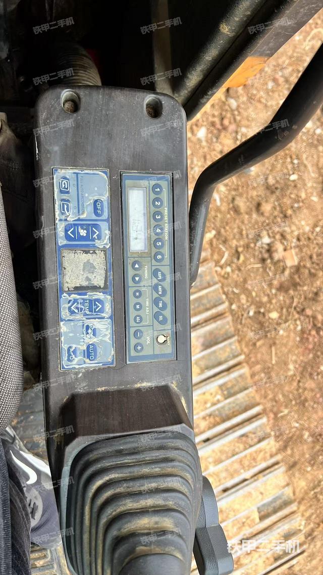 座椅左側(cè)控制臺/音響/含左手柄（駕駛室部分）