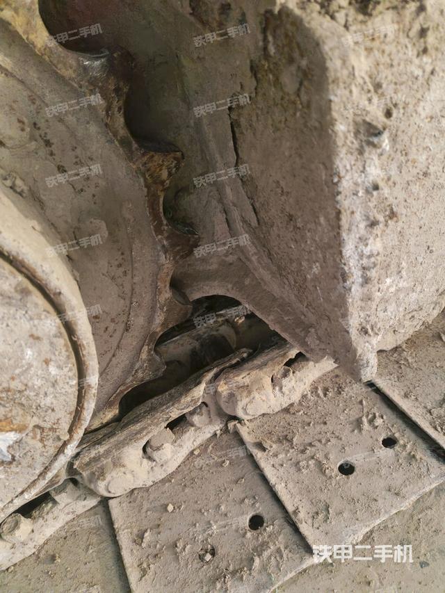 右驅(qū)動(dòng)輪（行走機(jī)構(gòu)）