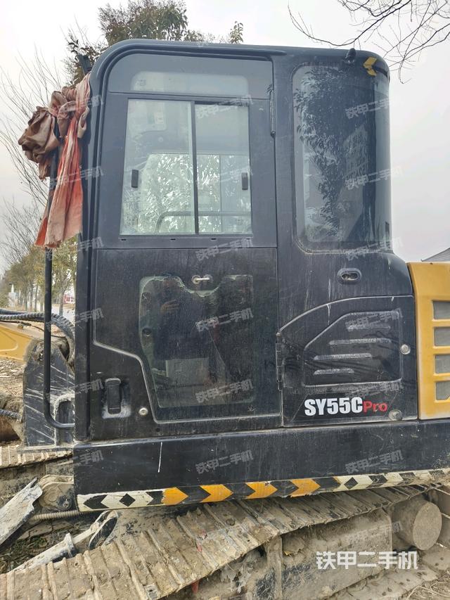 駕駛室整體(整機(jī)外觀) 駕駛室整體(整機(jī)外觀)