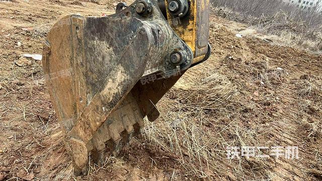 鏟斗右后整體(工作和回轉(zhuǎn)裝置) 鏟斗右后整體(工作和回轉(zhuǎn)裝置)