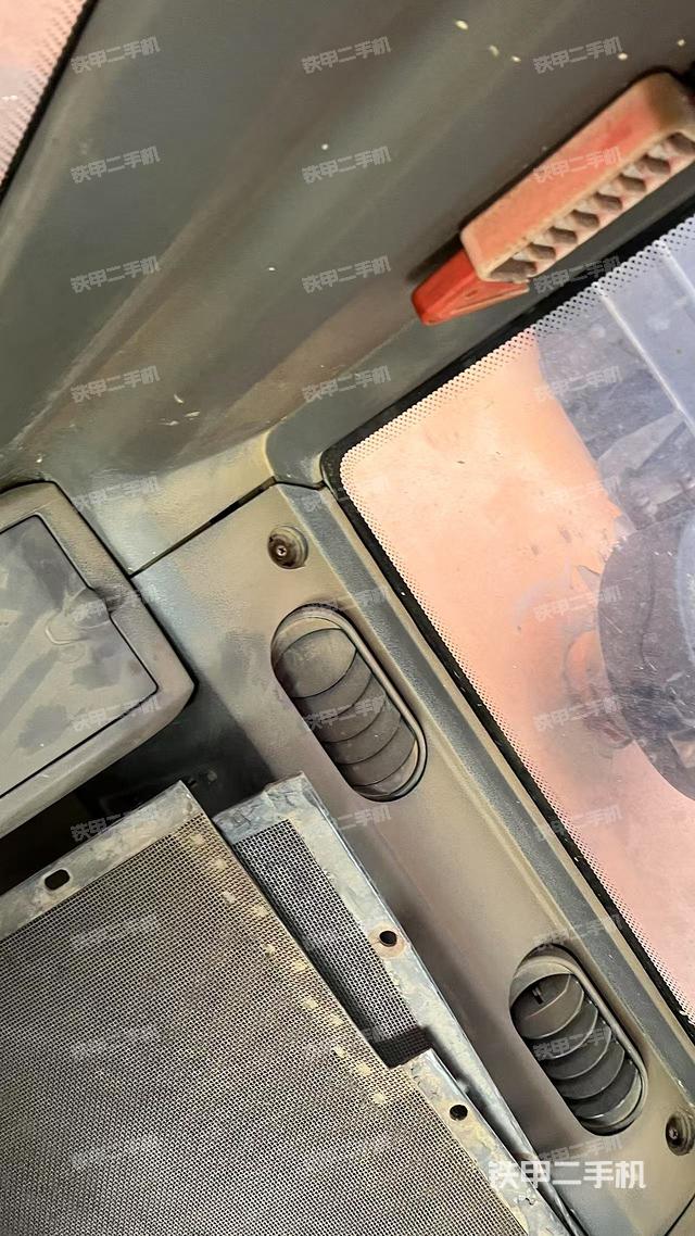 后窗玻璃角標（駕駛室部分）