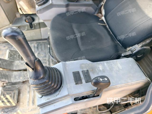 座椅左側控制臺/音響/含左手柄（駕駛室部分）