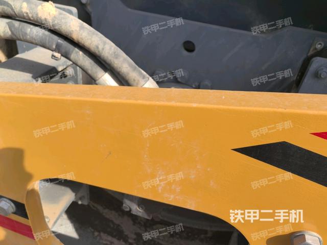 正后側(cè)（壓路機(jī)前后車架）