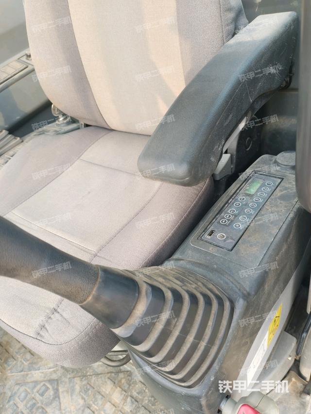 座椅左側(cè)控制臺/音響/含左手柄（駕駛室部分）