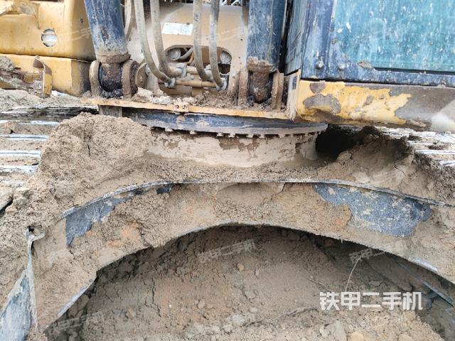 轉(zhuǎn)盤和下車架正前(工作和回轉(zhuǎn)裝置) 轉(zhuǎn)盤和下車架正前(工作和回轉(zhuǎn)裝置)