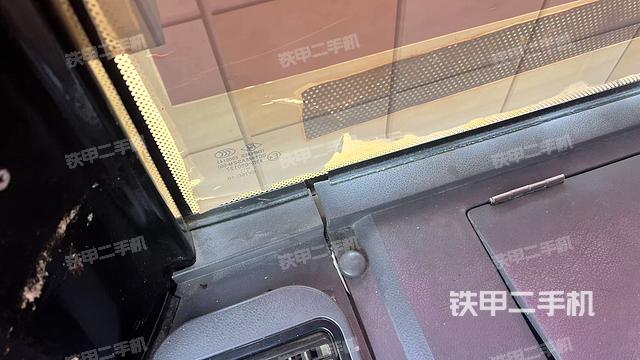 后窗玻璃角標（駕駛室部分）