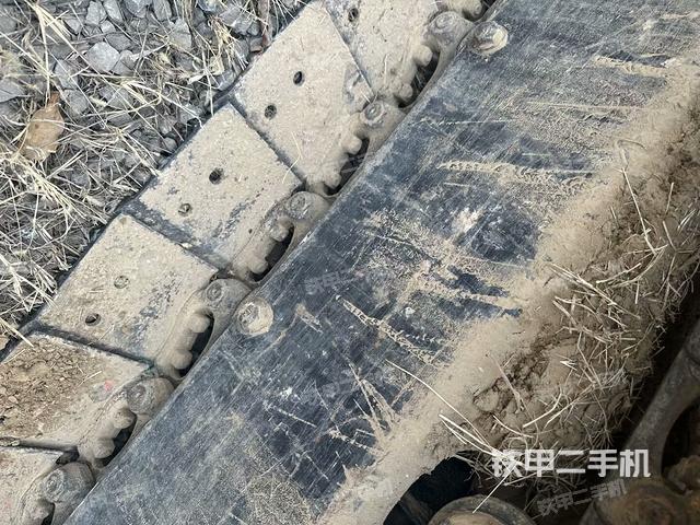 單側(cè)履帶整體(整機外觀) 單側(cè)履帶整體(整機外觀)