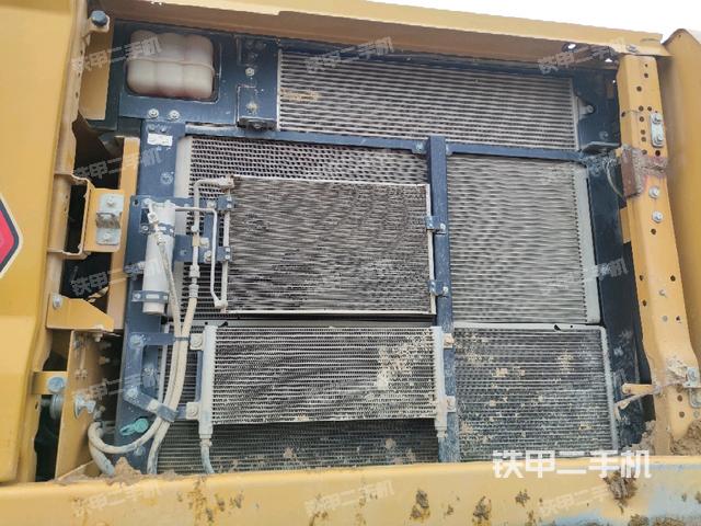 散熱器正面(大件艙室) 散熱器正面(大件艙室)