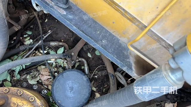 中央回轉(zhuǎn)接頭特寫(xiě)(上車部件) 中央回轉(zhuǎn)接頭特寫(xiě)(上車部件)