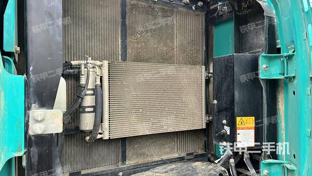 散熱器正面(大件艙室) 散熱器正面(大件艙室)