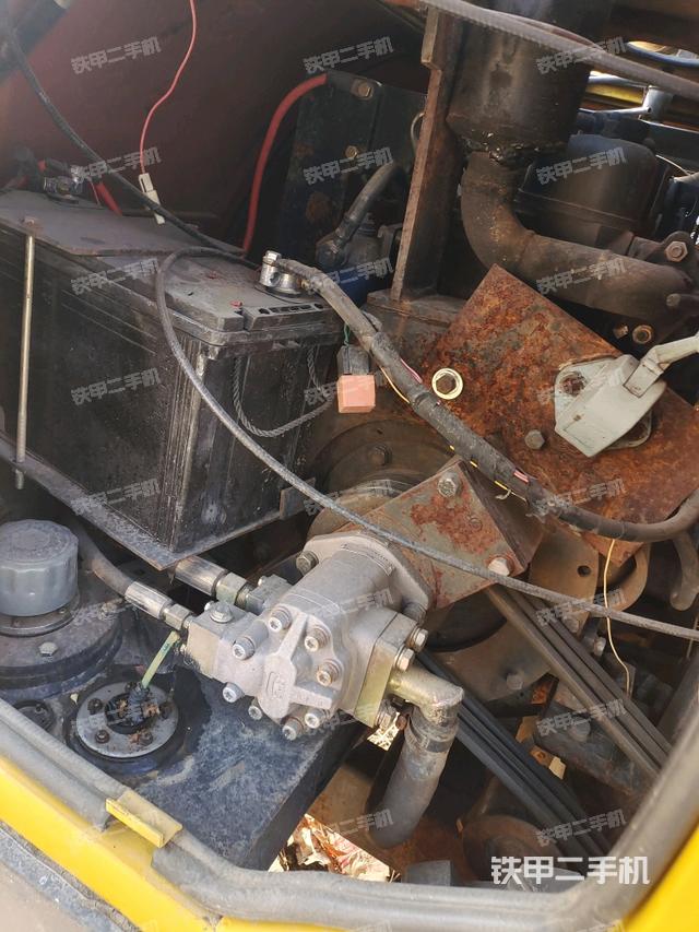 發(fā)動(dòng)機(jī)艙全景（壓路機(jī)發(fā)動(dòng)機(jī)艙）