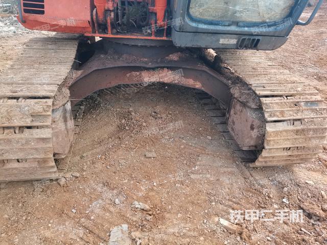 轉(zhuǎn)盤和下車架正前（工作和回轉(zhuǎn)裝置）