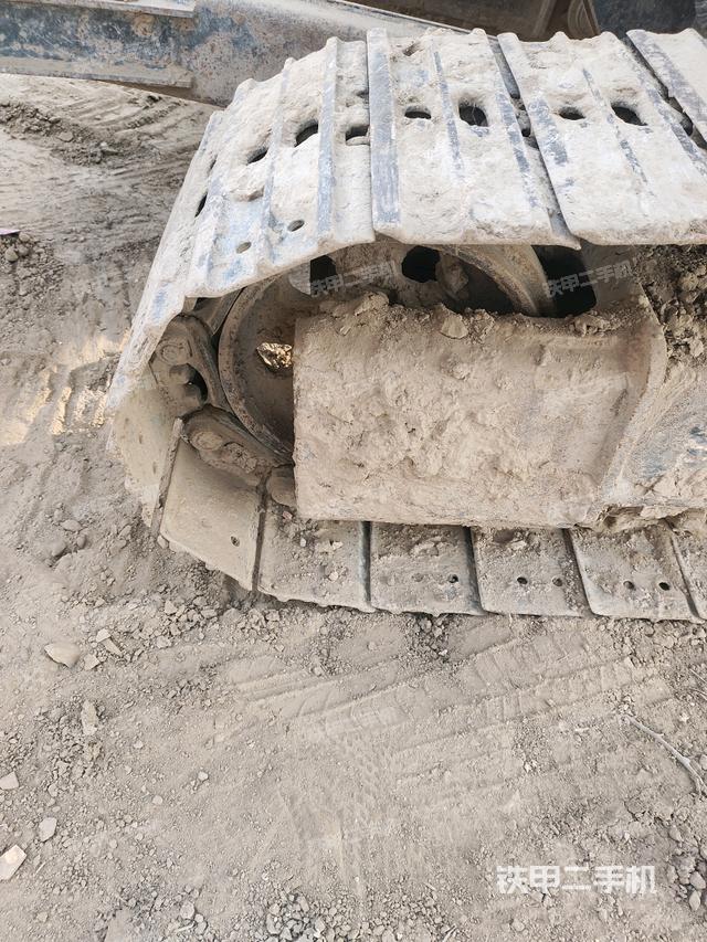 右驅(qū)動輪（行走機(jī)構(gòu)）