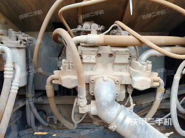 液壓泵艙室正面整體(整機(jī)外觀) 液壓泵艙室正面整體(整機(jī)外觀)