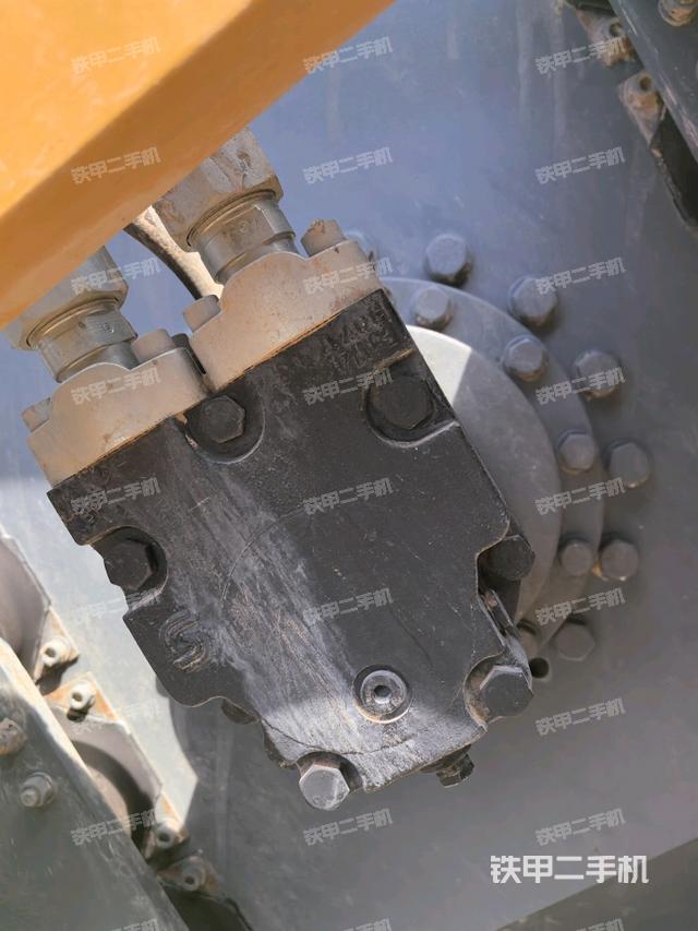 前車架正左側(cè)（壓路機(jī)前后車架）