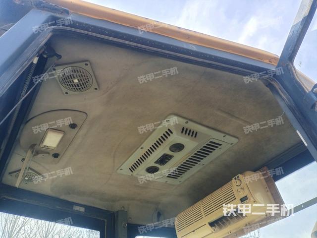 駕駛室正側(cè)（駕駛室/操作室）