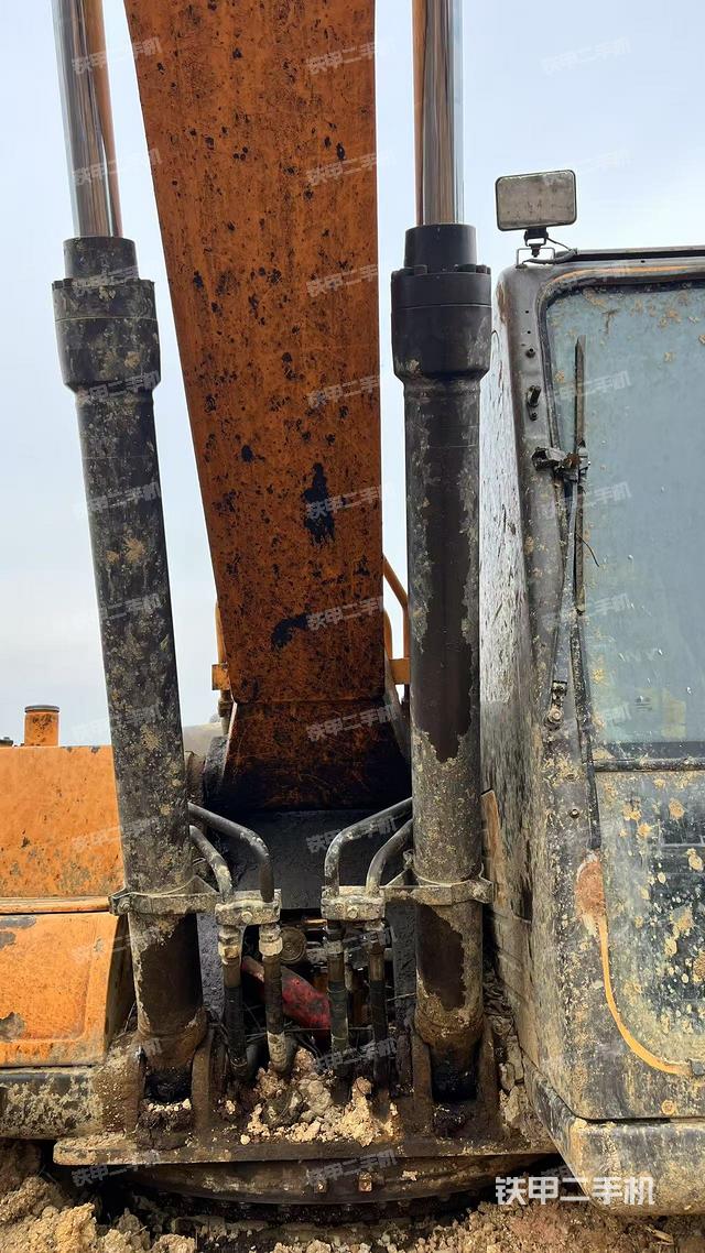 大臂油缸整體?豎拍（工作和回轉(zhuǎn)裝置）