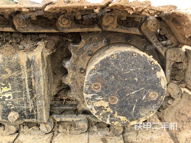 左驅(qū)動輪（行走機構(gòu)）