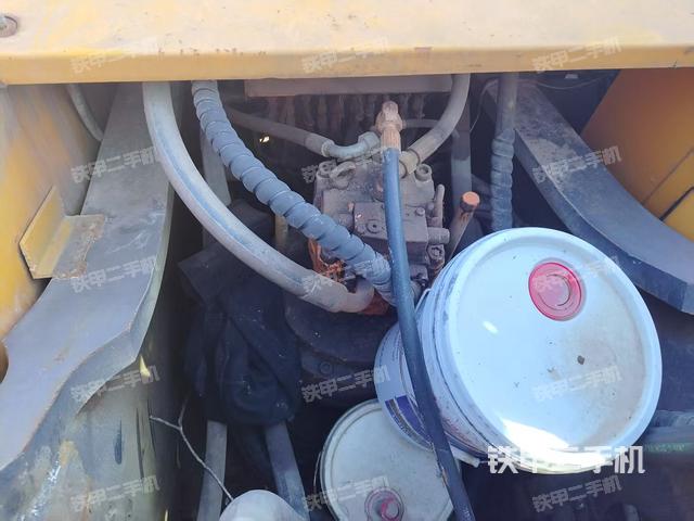 回轉(zhuǎn)馬達(dá)和主控閥（整機(jī)外觀）