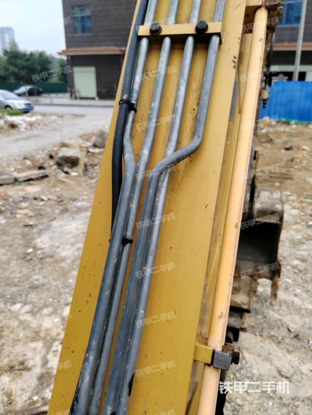 大臂背部俯視(工作和回轉(zhuǎn)裝置) 大臂背部俯視(工作和回轉(zhuǎn)裝置)