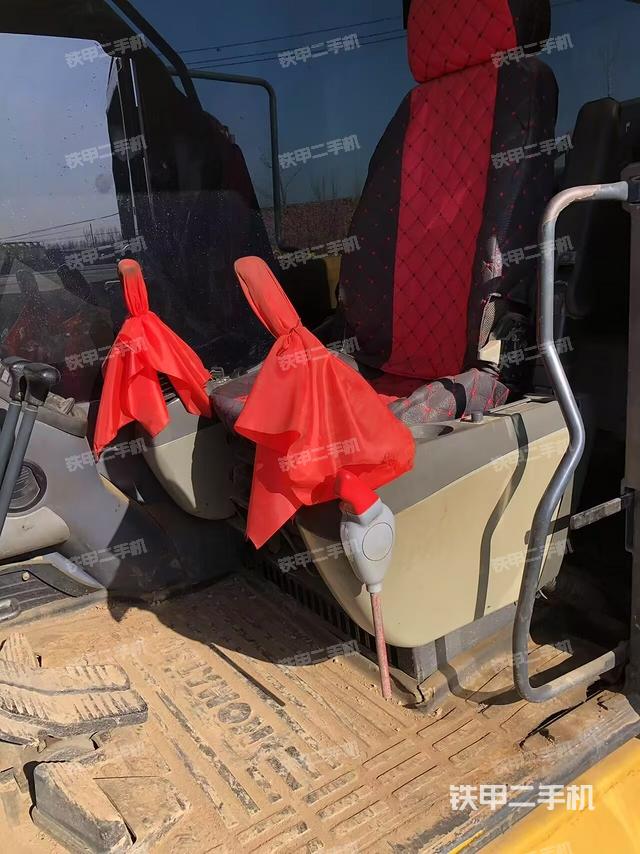 駕駛室整體(整機外觀) 駕駛室整體(整機外觀)