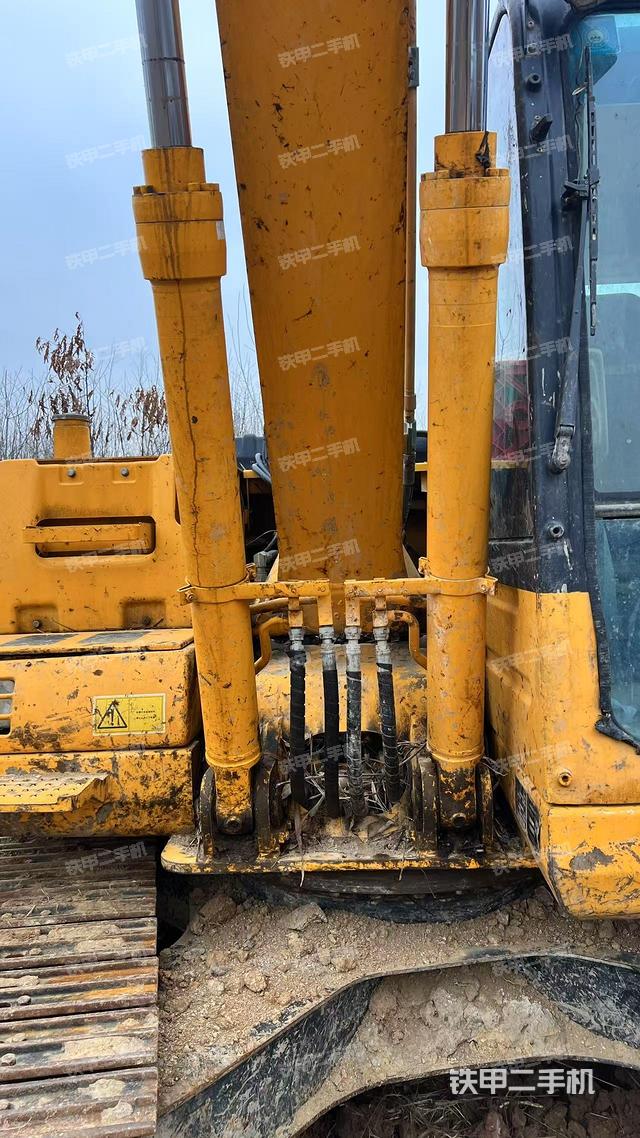 大臂油缸整體?豎拍（工作和回轉(zhuǎn)裝置）