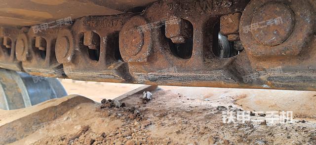 單側(cè)履帶整體(整機(jī)外觀) 單側(cè)履帶整體(整機(jī)外觀)