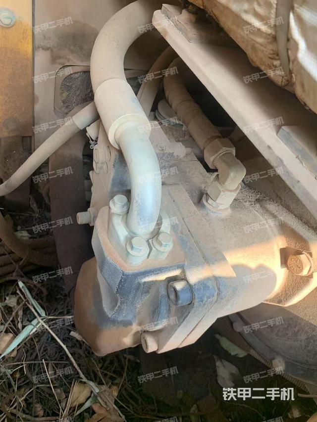 液壓泵艙室正面整體(整機(jī)外觀) 液壓泵艙室正面整體(整機(jī)外觀)