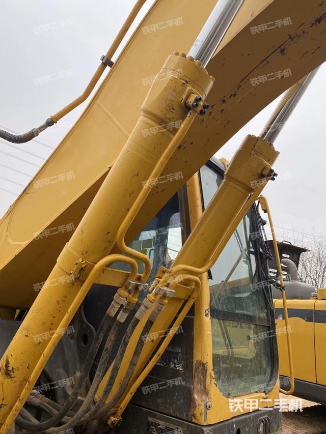 大臂油缸整體?豎拍（工作和回轉(zhuǎn)裝置）