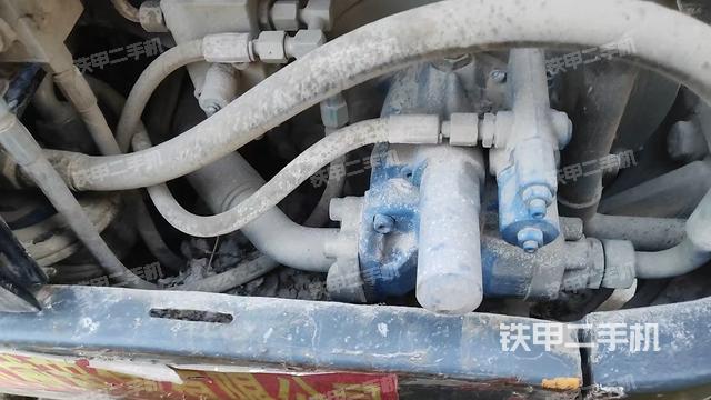 液壓泵艙室正面整體(整機外觀) 液壓泵艙室正面整體(整機外觀)